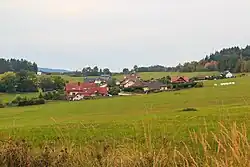 Pohled na Pěčnov ze silnice od Chluman