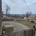 Relikty klášterního opevnění s výhledem na Javoří hory