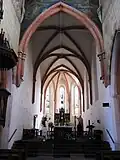 Pohled do presbytáře s polygonálním závěrem