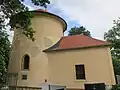 Pohled na kostel od hřbitova