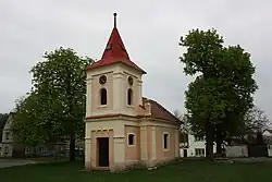 Kaplička na návsi