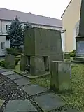 Police nad Metují - pomník partyzána.jpg