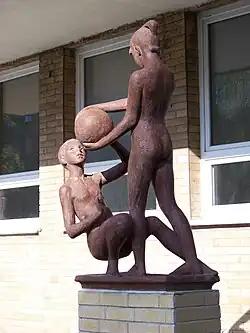 Hrající si děti (s míčem), Věra Beránková-Ducháčková[3]