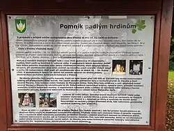 Informační tabule nedaleko pomníku