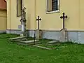 pomníky padlých v bitvě u Hradce Králové na hřbitově u kostela