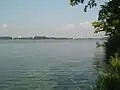 Svět z jihozápadu, na opačném břehu je vidět Třeboň