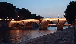 Pont Marie s nočním osvětlením