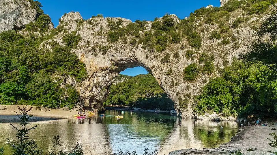 pohledy na Pont d'Arc