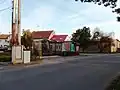 Náves s autobusovou zastávkou