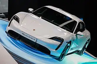 Porsche Taycan v pavilonu Porsche na IAA 2019.