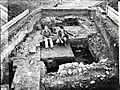 Fotografie dvou odkrytých místností kláštera při archeologickém výzkumu roku 1986