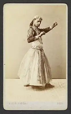 Délié & Béchard, Portrét tanečnice v kostýmu, carte-de-visite
