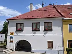 Potštát - čp. 11 na Bočkově náměstí, objekt pošty (1).jpg