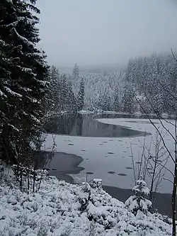 Pohled přes jezero směr jihovýchod