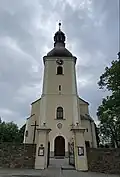 Průčelní pohled na kostel