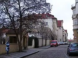 Budova švédského velvyslanectví v Praze, v níž dříve bydlela i Eliška Junková