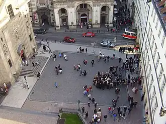 Pohled na Křižovnické náměstí z mostecké věže