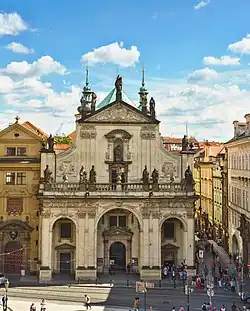 Kostel Nejsvětějšího Salvátora v pražském Klementinu, pohled od Křižovnického náměstí