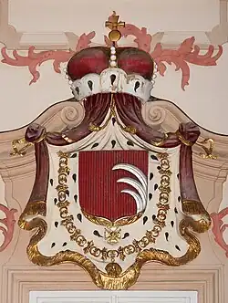 Erb Kinských na staroměstském paláci