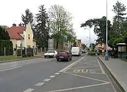Frekventovaná ulice Přátelství procházející Uhříněvsí