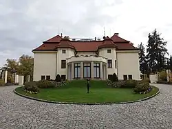 Severní průčelí s hlavním vstupem