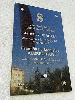 Pamětní deska v Kvestorské ulici v Praze 4