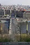Pohled na Pařížskou ulici a Čechův most z parku Letná