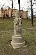 Pomník závodnímu koni Casselovi a restaurace se sokolovnou