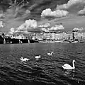 Praha, Tančící dům a Vltava
