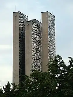 Praha_Letna_kominy_letenskeho_tunelu.JPG