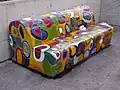 Dílo „Sofa“; Praha-Libeň, Budínova – keramická plastika (2012)