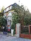 Nájemní dům Praha 6-Bubeneč, čp. 367, U Vorlíků 3, malby na průčelí: Vratislav Mayer