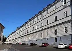 Všeobecná fakultní nemocnice v Praze, hlavní budova VFN, ulice U nemocnice 2
