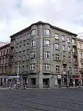 Nárožní dům na křižovatce s Bělehradskou (Jugoslávská 236/13)