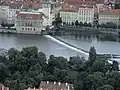Staroměstský jez a Novotného lávka (pravý břeh)