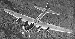 Turbovrtulový motor T34 namontovaný na nose letounu B-17 při zkouškách.[1]