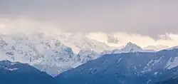 Baffelan uprostřed této fotografie, mezi Cima Carega a Monte Cornetto.