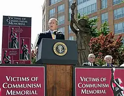 Prezident Bush odhaluje Victims of Communism Memorial