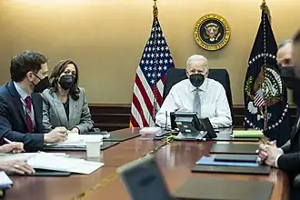 Prezident Biden, viceprezidentka Kamala Harrisová a členové prezidentova národního bezpečnostního týmu sledují protiteroristickou operaci, která vedla ke smrti al-Kurajšího.