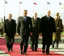 Vpředu: Kwaśniewski a Mádl, vzadu: Schuster a Klaus Budapešť 2003 (prezidenti)