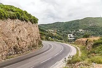 Silnice M-1 ve vesnici Prijevor