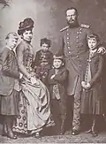 Princ Georg Bavorský (uprostřed) s rodiči, okolo 1885