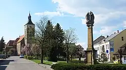 Náměstí s kostelem sv. Mikuláše