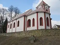 Kostel svatého Mikuláše a smírčí kříž