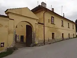 Protivín - čp. 519 (3) (brána je součástí čp. 3).JPG