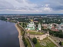 Pskovský krom a řeka Velikaja