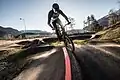Pumptracková jízda na horském kole