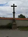 Pustiměř, kříž z r. 1764 před farou.jpg