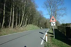 Hlavní silnice v Rážkovech