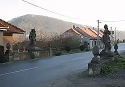 Račice (Račice-Pístovice) - most se sochami sv. Floriána a Vendelína obr01.jpg